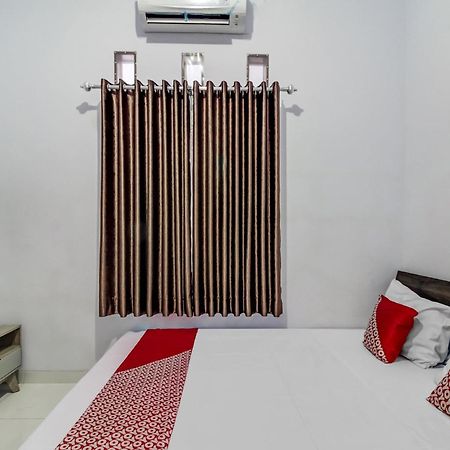 Oyo 91243 Bina Syariah Guest House Cirebon Exterior foto