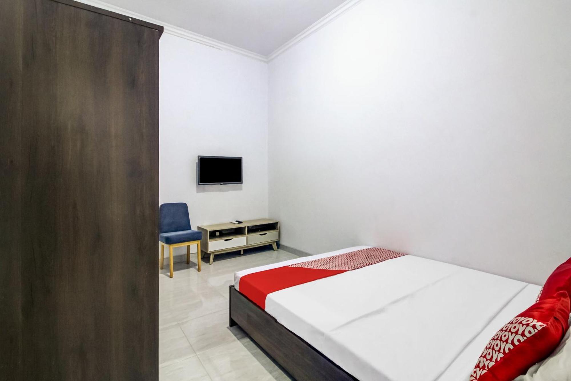 Oyo 91243 Bina Syariah Guest House Cirebon Exterior foto